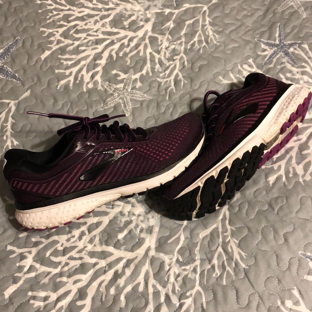 Women’s Brooks Size 7M Ghost 12 Pink Purple Black